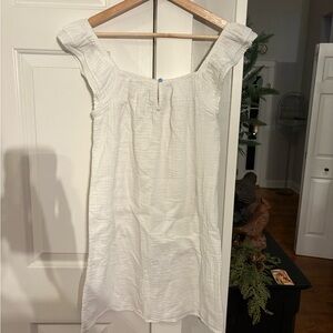 Vineyard Vines White Top with Pink Whale Logo